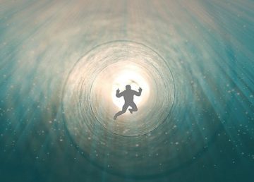 Foto di sciencefreak. [Il passaggio dell’uomo nell’aldilà. (https://pixabay.com/it/al-di-là-di-morte-vita-dopo-la-morte-602060/)]. Attraverso Pixabay