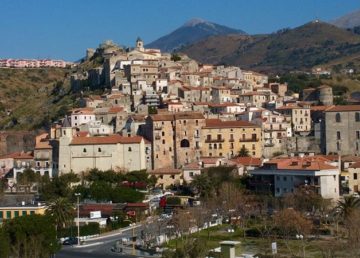 Scalea – Veduta. Foto di Fernando Santopaolo Pubblico dominio, fonte https://it.wikipedia.org/w/index.php?curid=5527680