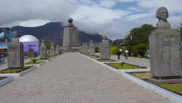 Ecuador: Città della metà del Mondo (provincia del Pichincha). Foto di Martin Zeise, Berlin CC BY-SA 3.0, https://commons.wikimedia.org/w/index.php?curid=92889
