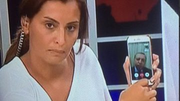 Notte del golpe. Comunicazione di Erdogan via videotelefono - Fonte: http://img2.tgcom24.mediaset.it/binary/articolo/twitter/47.$plit/C_2_articolo_3020558_upiImagepp.jpg