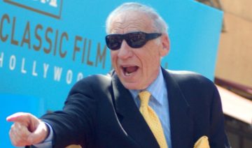 Mel Brooks alla cerimonia per ricevere la stella della Hollywood Walk of Fame. Foto di Angela George, Creative Commons Attribution-Share Alike 3.0 Unported