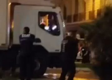 Nizza. Massacro del 14 luglio. Ucciso l’attentatore. Fermo immagine da http://it.euronews.com/2016/07/15/massacro-di-nizza-la-polizia-neutralizza-il-conducente-del-camion-video/