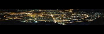 Panorama notturno di Hamedan, ritenuta antica capitale dell’impero persiano, di Amirr1367 - Opera propria, CC BY-SA 3.0, https://commons.wikimedia.org/w/index.php?curid=15605367