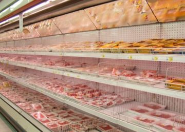 Meat packages in a supermarket - By User:Mattes - Own work, CC BY-SA, https://commons.wikimedia.org/w/index.php?curid=7475205