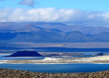 Mono Lake as seen from California State Route 120 (Mono Mills Road) on south. Photo by Nandaro - Own work, CC BY-SA 3.0, https://commons.wikimedia.org/w/index.php?curid=30639988