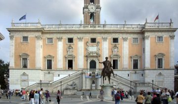 Piazza del Campidoglio CC BY-SA 3.0, https://commons.wikimedia.org/w/index.php?curid=120294