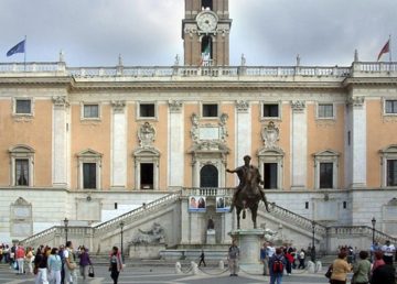 Piazza del Campidoglio CC BY-SA 3.0, https://commons.wikimedia.org/w/index.php?curid=120294