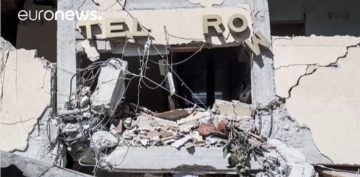 Fermo immagine rovine Hotel Roma in Amatrice sisma 2016 - fonte: http://it.euronews.com/2016/08/29/sisma-in-centro-italia-renzi-a-ue-per-ricostruzione-prenderemo-cio-che-serve