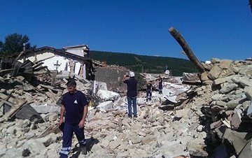 https://ingvterremoti.wordpress.com/2016/08/28/terremoto-di-amatrice-alla-ricerca-della-faglia/imag2421/