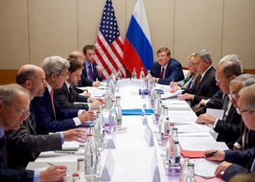 Secretary Kerry and Delegation Sit Across From Russian Foreign Minister Lavrov and Counterparts for a Bilateral Meeting on Syria. September 9, 2016, at the Hotel President Wilson in Geneva, Switzerland. Opera del Governo degli Stati Uniti. https://www.flickr.com/photos/9364837@N06/29268558610