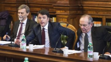 Il ministro Graziano Delrio, Il presidente del consiglio Matteo Renzi, il ministro Pier Carlo Padoan. Foto Palazzo Chigi (Creative Commons BY-NC-SA 2.0)