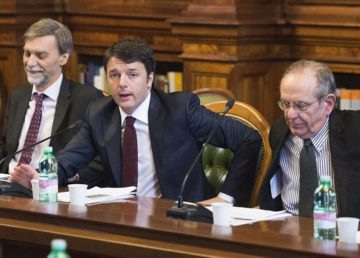 Il ministro Graziano Delrio, Il presidente del consiglio Matteo Renzi, il ministro Pier Carlo Padoan. Foto Palazzo Chigi (Creative Commons BY-NC-SA 2.0)