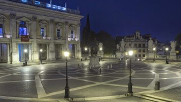 Piazza del Campidoglio at night. By Socrammm - shot the photo with my nikon d610 in Rome, CC BY-SA 3.0, https://commons.wikimedia.org/w/index.php?curid=36409226