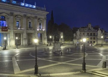 Piazza del Campidoglio at night. By Socrammm - shot the photo with my nikon d610 in Rome, CC BY-SA 3.0, https://commons.wikimedia.org/w/index.php?curid=36409226
