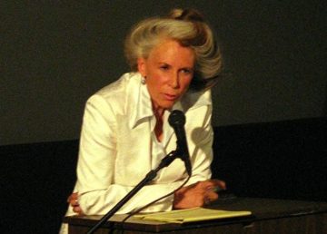 Catharine MacKinnon speaking at the Brattle Theatre, Cambridge, MA. 8 May, 2006. Crunk~commonswiki assumed (based on copyright claims). Own work assumed (based on copyright claims)., Public Domain, https://commons.wikimedia.org/w/index.php?curid=771123