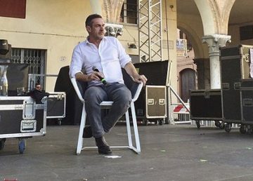 L’economista Paul Mason e il giornalista di Radio1 Giorgio Zanchini sul palco del Festival del Giornalismo, foto di Massimo Predieri