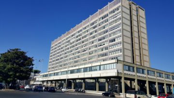 Sede centrale INPS a Roma, EUR. Foto di Carlo Dani - Opera propria, CC BY-SA 4.0, https://commons.wikimedia.org/w/index.php?curid=50331577