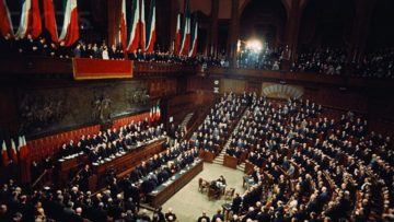 Veduta del Parlamento italiano in seduta. Immagine di pubblico dominio.