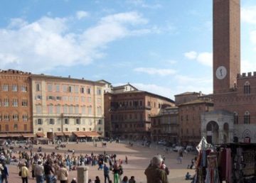 Piazza del Campo - panoramic view; Siena, Italy Own photo - photo made by Georges Jansoone on 11 October 2005 https://commons.wikimedia.org/w/index.php?curid=396052