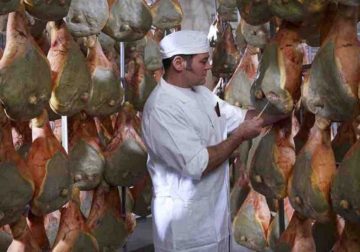 Stagionatura del Prosciutto Saint Marcel. Crediti foto Saint Marcel