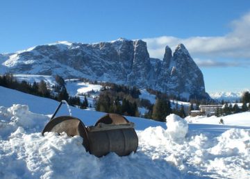 Il massiccio dello Sciliar vista dall’Alpe di Siusi, 31 dicembre 2008, foto di Luiclemens at en.wikipedia , CC-BY-SA-3.0; Released under the GNU Free Documentation License