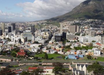 Panorama of the Cape Town city centre By Damien du Toit - https://commons.wikimedia.org/w/index.php?curid=54707729