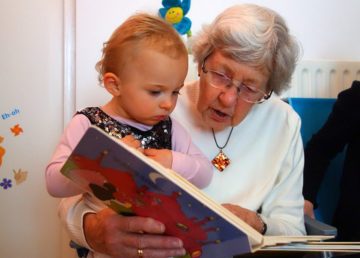 Nonna con bambino, Creative commons