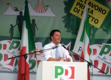 Matteo Renzi tiene un comizio nella festa dell'Unità di Bosco Albergati in sostegno alla sua candidatura come segretario del PD (CC BY-SA 4.0)
