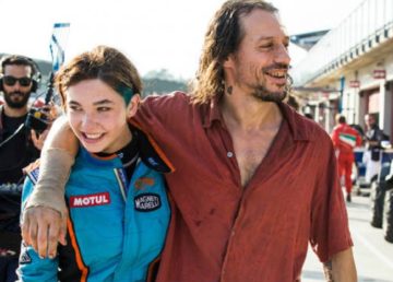 Scena tratta dal film Veloce come il vento (2016)