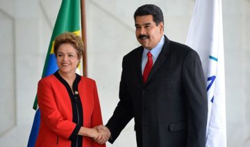 Nicolas Maduro incontra Dilma Rousseff, ex-presidente del Brasile - Di Wilsom Dias/Agência Brasil - http://agenciabrasil.ebc.com.br/politica/foto/2015-07/48a-cupula-do-mercosul-e-estados-associados, CC BY 3.0 br, https://commons.wikimedia.org/w/index.php?curid=41645245