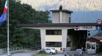 Tirano dogana.jpg, autore:mstefano80, foto da: Wikimedia Commons