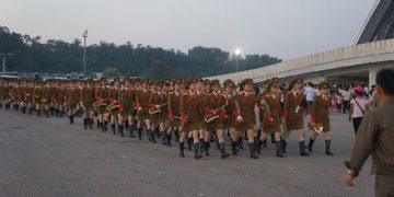 foto: Marching band at Arirang Mass Games - North Korea, fonte: Marching band at Arirang Mass Games - North Korea (Wikimedia Commons)