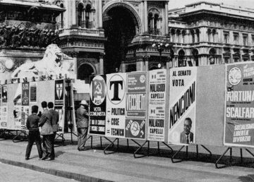 Manifesti elettorali in piazza del Duomo a Milano per le elezioni del 19 maggio 1968 (Fonte: Almanacco storia illustrata 1968)