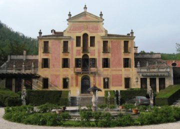 Facciata di Villa Barbarigo a Valsanzibio. Di GFS - Opera propria, CC BY-SA 3.0, https://commons.wikimedia.org/w/index.php?curid=5572252