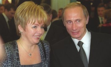 Lyudmila Putina with Vladimir Putin after his inauguration on 7 May 2000. By Kremlin.ru, CC BY 4.0, https://commons.wikimedia.org/w/index.php?curid=4921662