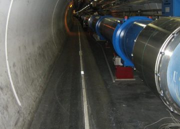 A section of the LHC By alpinethread - Flickr, CC BY-SA 2.0, https://commons.wikimedia.org/w/index.php?curid=4538468
