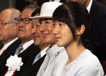 Crown Prince Naruhito, Crown Princess Masako and Princess Aiko attended the Convention for Thinking about the Water at the Science Museum in Chiyoda Ward, Tōkyō Metropolis on August 1, 2016. (Creative Commons Attribution License 4.0 International)