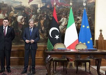 Il presidente del Consiglio Paolo Gentiloni ha incontrato a Palazzo Chigi il Primo Ministro libico Fayez al-Sarraj. Al termine, dopo la cerimonia di firma dell'accordo, si sono tenute dichiarazioni alla stampa (Foto di Palazzo Chigi)