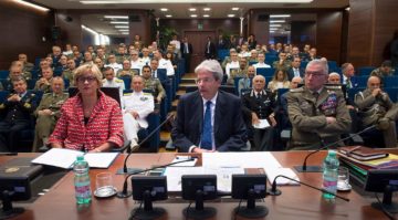 Il Presidente Gentiloni e la ministra Pinotti in visita al Comando Interforze