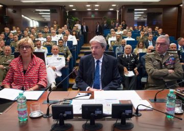 Il Presidente Gentiloni e la ministra Pinotti in visita al Comando Interforze