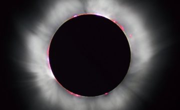 Totalità dell'eclissi del 1999 Di I, Luc Viatour, CC BY-SA 3.0, https://commons.wikimedia.org/w/index.php?curid=1107408