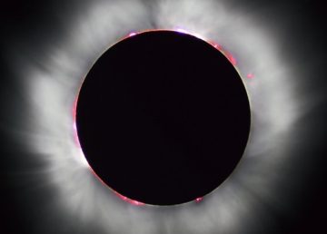 Totalità dell'eclissi del 1999 Di I, Luc Viatour, CC BY-SA 3.0, https://commons.wikimedia.org/w/index.php?curid=1107408