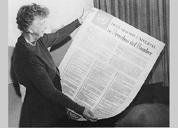 Eleanor Roosevelt with the Spanish text of the Universal Declaration in 1949. By Unknown - Franklin D Roosevelt Library website, Public Domain, https://commons.wikimedia.org/w/index.php?curid=4881283