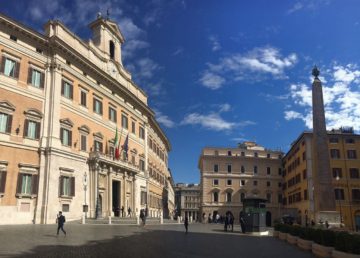 Palazzo Montecitorio, foto di Gabriella Impallomeni, Creative Common Attribution-Sahre Alike