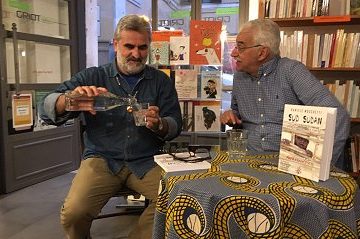 Padre Daniele Moschetti con il giornalista Riccardo Cristiano alla presentazione del suo libro “Sud Sudan, il lungo e sofferto cammino verso pace, giustizia e dignità”. Foto di Gabriella Impallomeni