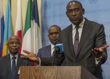 Abdoulaye Diop, Ministro degli Affari Esteri in Mali, parla ai giornalisti dopo il Consiglio di Sicurezza del 30 ottobre (Foto UN)
