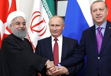 Vladimir Putin con Presidente dell’Iran Hassan Rouhani (sinistra), e il Presidente della Turchia Recep Tayyip Erdogan. Photo: TASS, Creative Commons