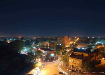 Niger, panorama notturno della capitale Niamey. Di Roland - https://www.flickr.com/photos/rolandh/6246514938/, CC BY-SA 2.0, https://commons.wikimedia.org/w/index.php?curid=809884