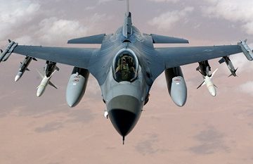 caccia F-16, foto di National Interests, creative commons
