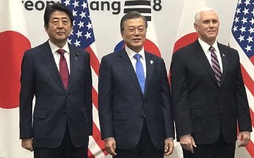 Prime Minister Shinzo Abe of Japan, President Moon Jae-in of South Korea and U.S. Vice President Mike Pence meet in Pyeongchang, South Korea, site of the 2018 Winter Games. S. Herman (Voice of America)